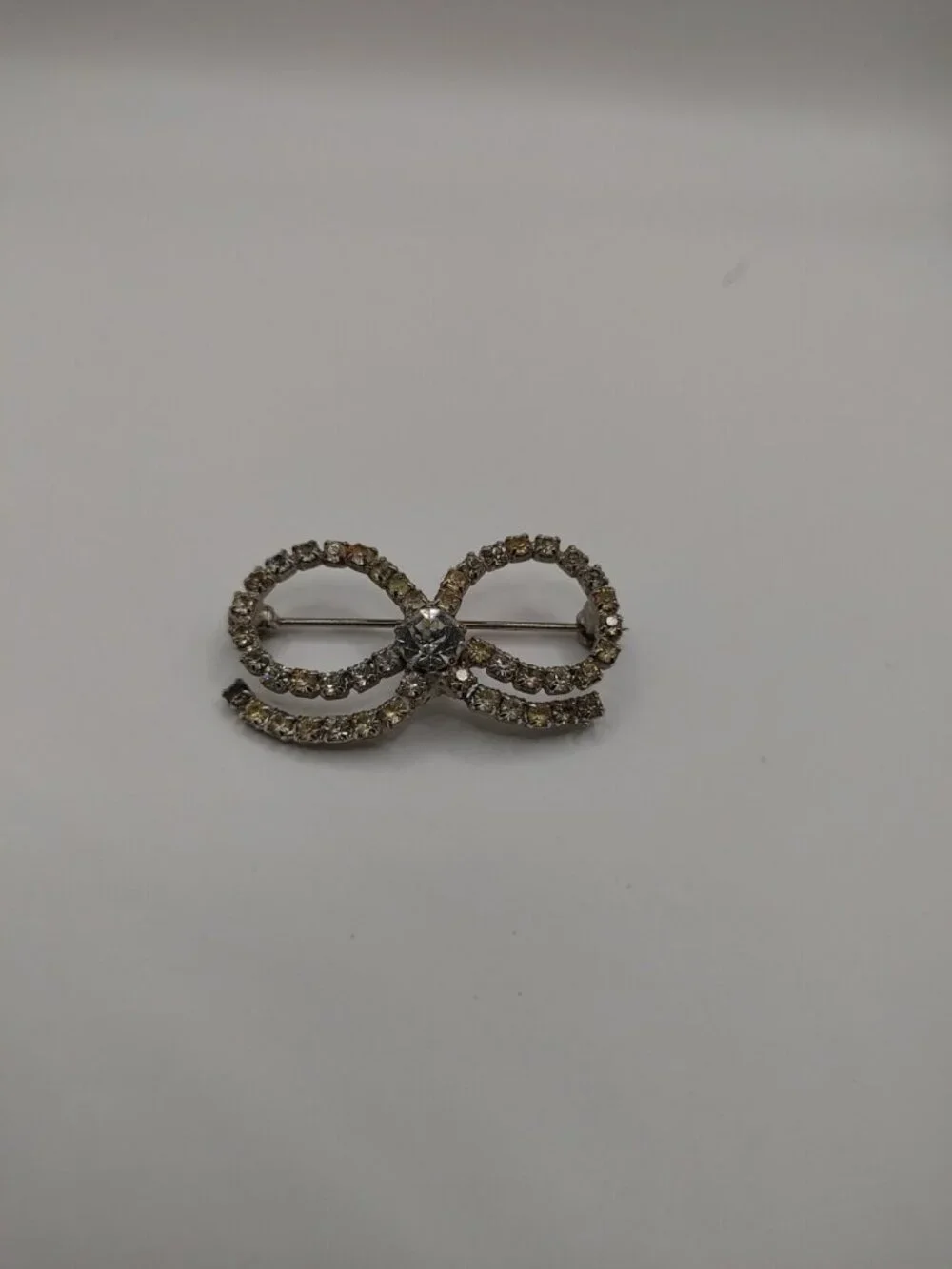 VTG BROOCH/PIN  Silver -Tone Bow CLEAR Rhinestones